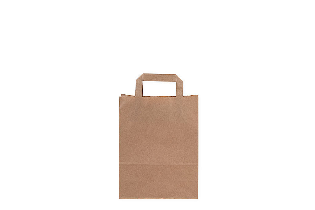 Das Bild zeigt eine Papiertragetasche in der Frontalansicht vertrieben von der Malik Verpackungen GmbH Hanau. Die Papier-Tragetasche ist in braun und unbedruckt. Die Größe der Papiertragetasche ist 22x10x28cm. Fotograf: Detlev Steinhilber (detis.pix)