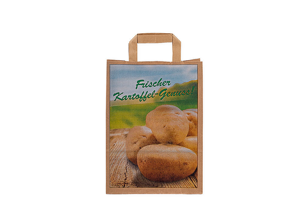 Das Bild zeigt eine Papiertragetasche in der Frontalansicht vertrieben von der Malik Verpackungen GmbH Hanau. Die Papier-Tragetasche ist in braun und hat einen farbigen Aufdruck eines Kartoffelmotives mit den Worten "Frischer Kartoffel-Genuss". Die Kartoffel-Tragetasche ist für bis zu 2,5Kg ausgelegt und hat die Maße 22x10x31cm. Fotograf: Detlev Steinhilber (detis.pix)
