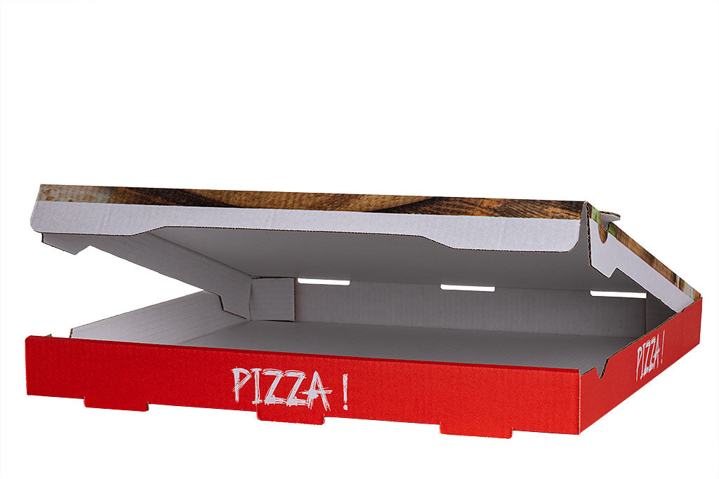 Auf dem Bild ist ein weißer 45er Pizzakarton in der Größe 45 x 45 x 4,5cm in der geöffneten Frontalansicht zu sehen. Aufgedruckt auf den roten Rand ist das Wort: "Pizza!" in weißer Schrift. Vertrieben durch die Malik Verpackungen GmbH Hanau