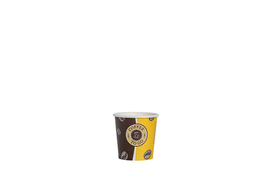 Espressobecher in Fronalansicht. Die leinke Seite sit braun die rechte Seite gelb. In der Mittt der Schriftzug "Coffee to go". © detis.pix