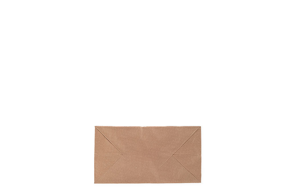Das Bild zeigt die Bodenansicht einer Papiertragetasche vertrieben von der Malik Verpackungen GmbH Hanau. Die Papier-Tragetasche ist in braun und unbedruckt. Die Größe der Papiertragetasche ist 32x17x44cm. Fotograf: Detlev Steinhilber (detis.pix)