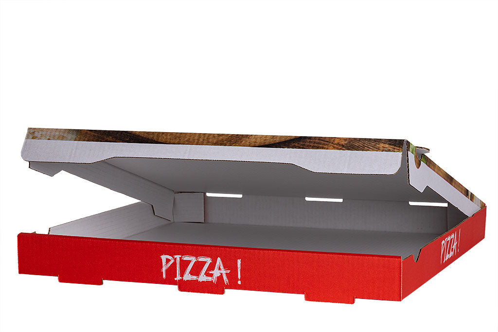 Auf dem Bild ist ein weißer 50er Pizzakarton in der Größe 50 x 50 x 5 cm in der geöffneten Frontalansicht zu sehen. Aufgedruckt auf den roten Rand ist das Wort: "Pizza!" in weißer Schrift. Vertrieben durch die Malik Verpackungen GmbH Hanau